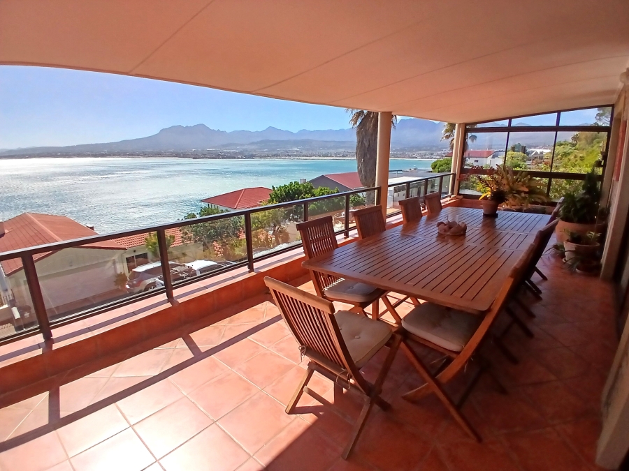 To Let 3 Bedroom Property for Rent in Mountainside Western Cape